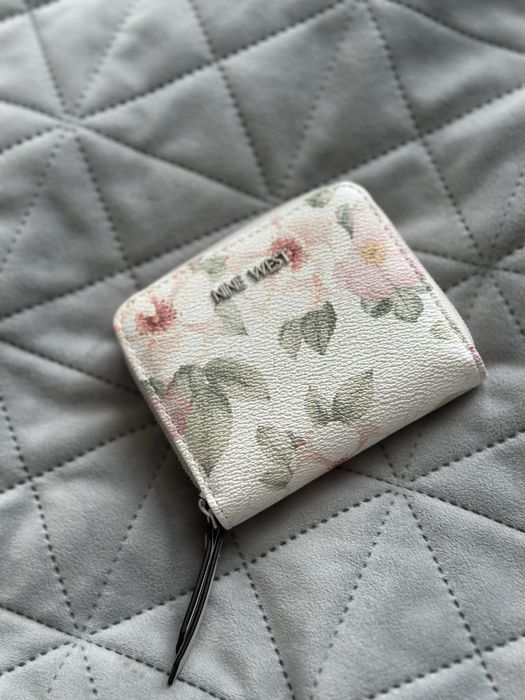 Жіночий гаманець Nine West квітковий принт