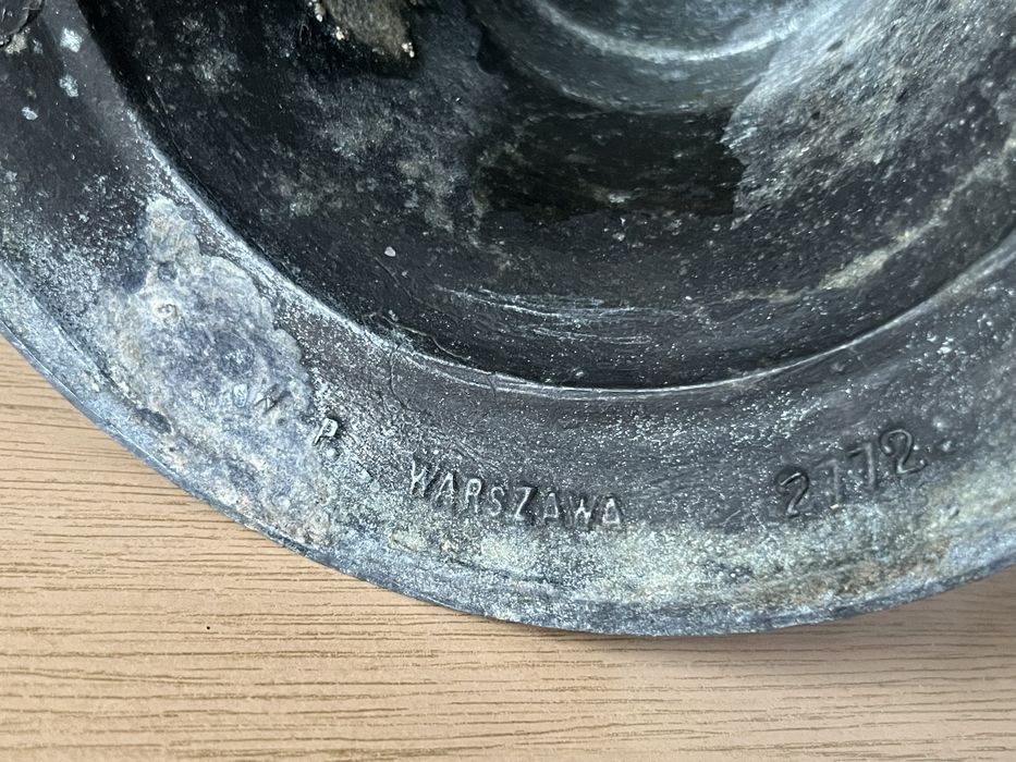 stara polska lampa naftowa stojąca dzwon zdobiona sceny żłobienia