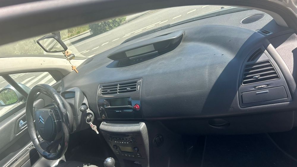 Citroën C4 1.6 HDi-aceito troca por 5 lugares