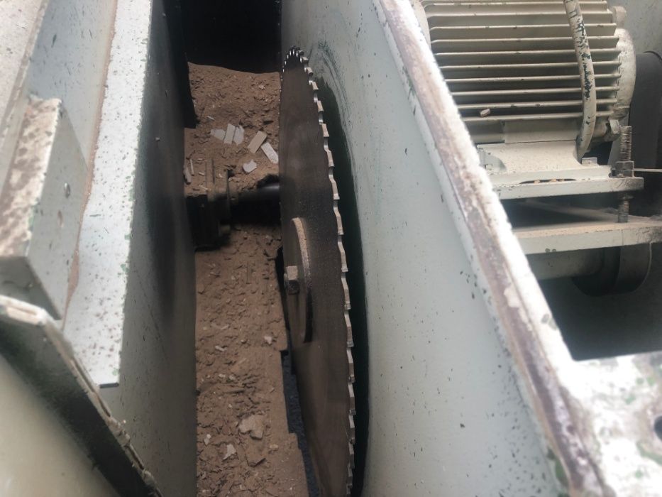 Rębak tarczowy do rozdrabniania długich elemntów