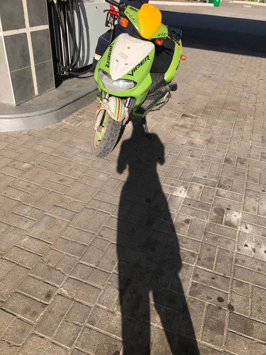 Скутор 60 куб на ходу заводица отлично но пробито заднее колесо 7500