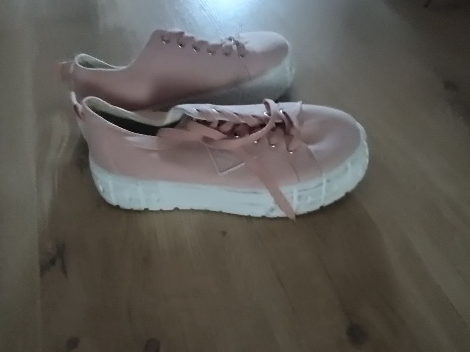 Adidasy na platformie