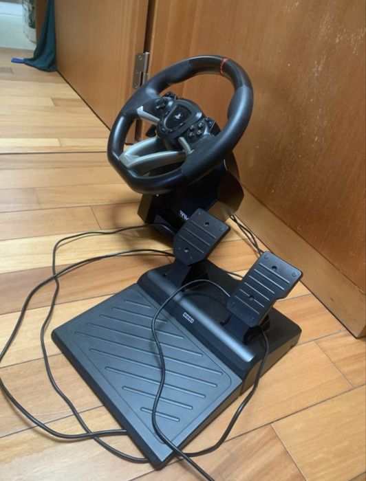 volante+pedais marca hori , conpativel ps5/ps4/pc