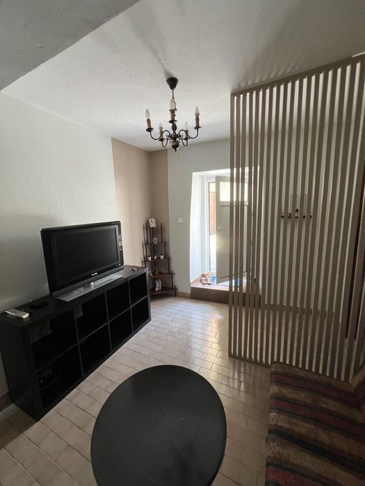 Alugo V2 rés do chão renovado