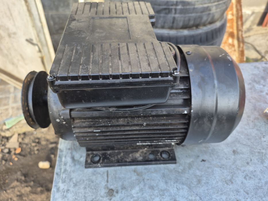 Електро двигун 2.2 кв 2800 обертів  220 вольт