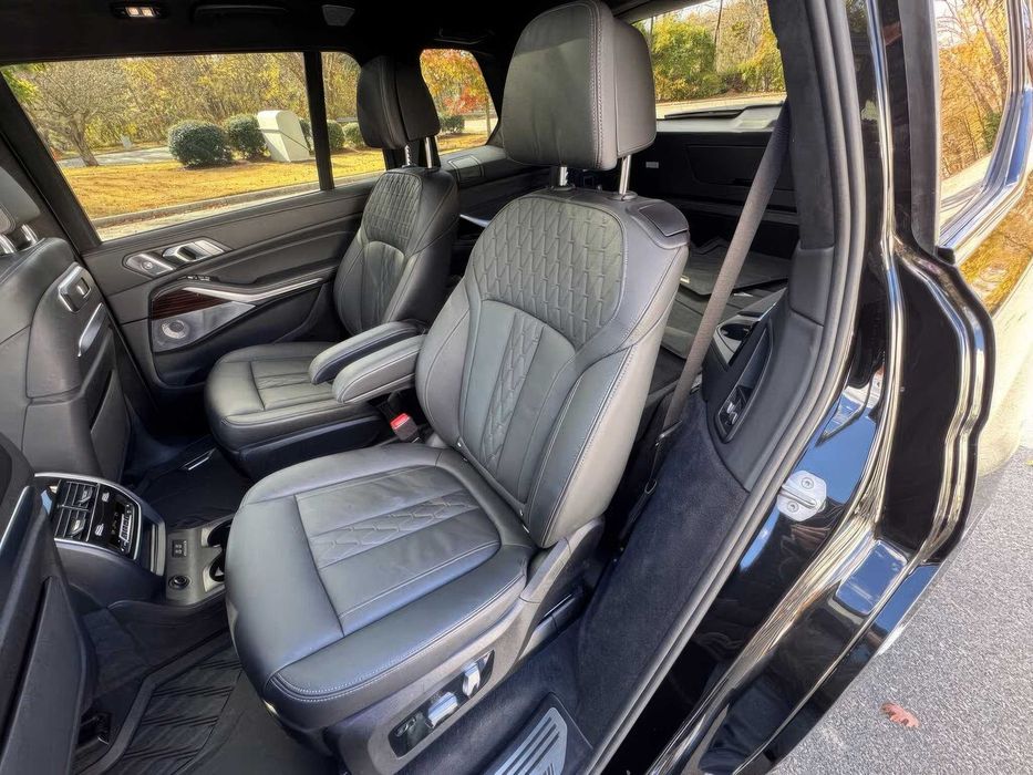 BMW X7 M60i      2024