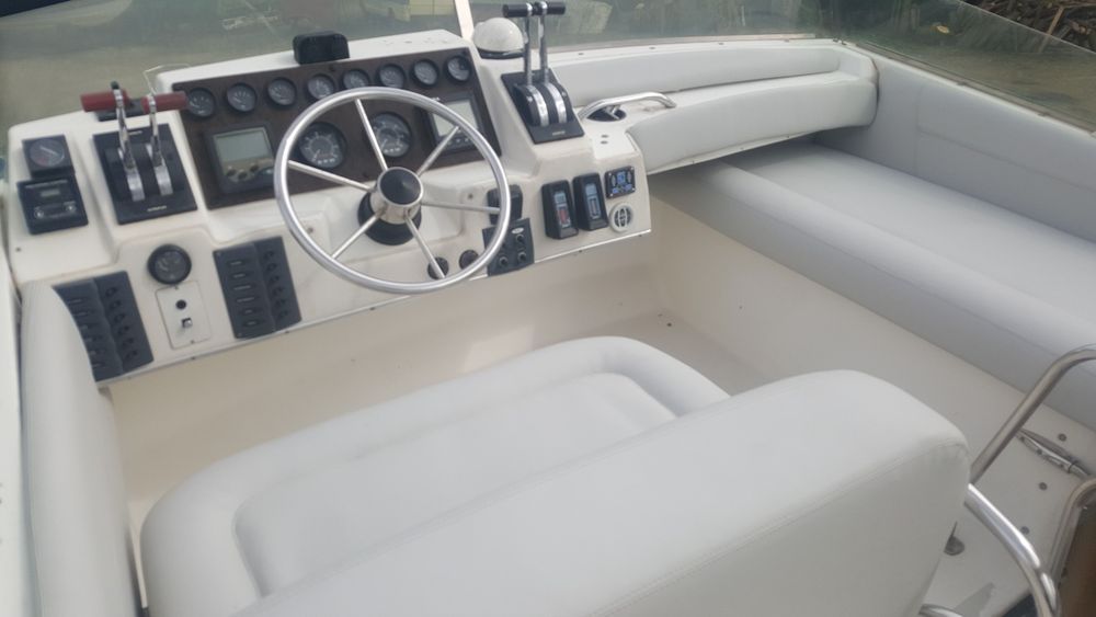 Jacht motorowy bayliner 3058 houseboat