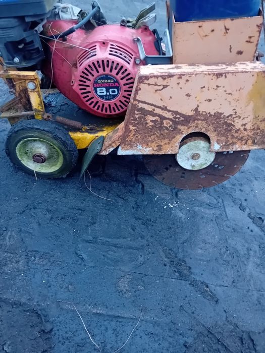 Piła do betonu przecinarka uszkodzona