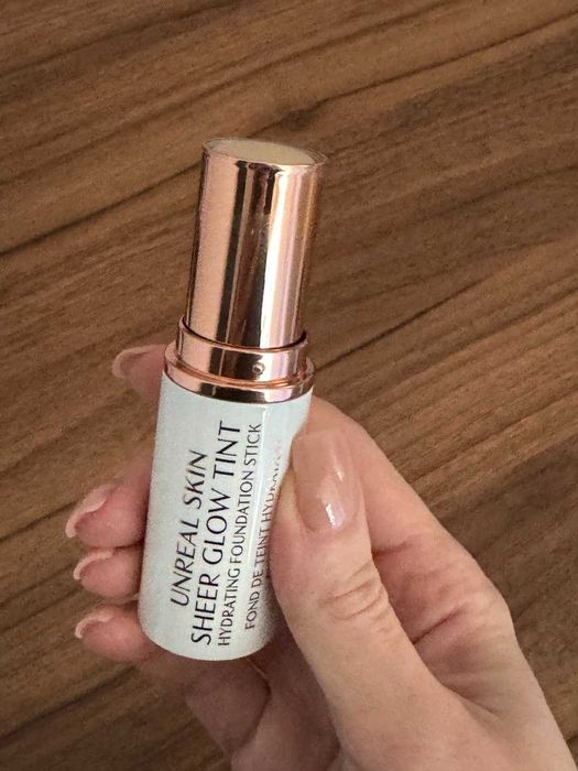CHARLOTTE TILBURY - Unreal Skin Sheer Glow Tint - 1 Fair