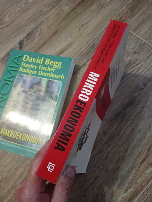 Mikroekonomia oraz Makroekonomia_David Begg_stan bardzo dobry