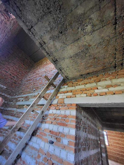 великий будинок з великою ділянкою(28сот) в с.Новий Милятин