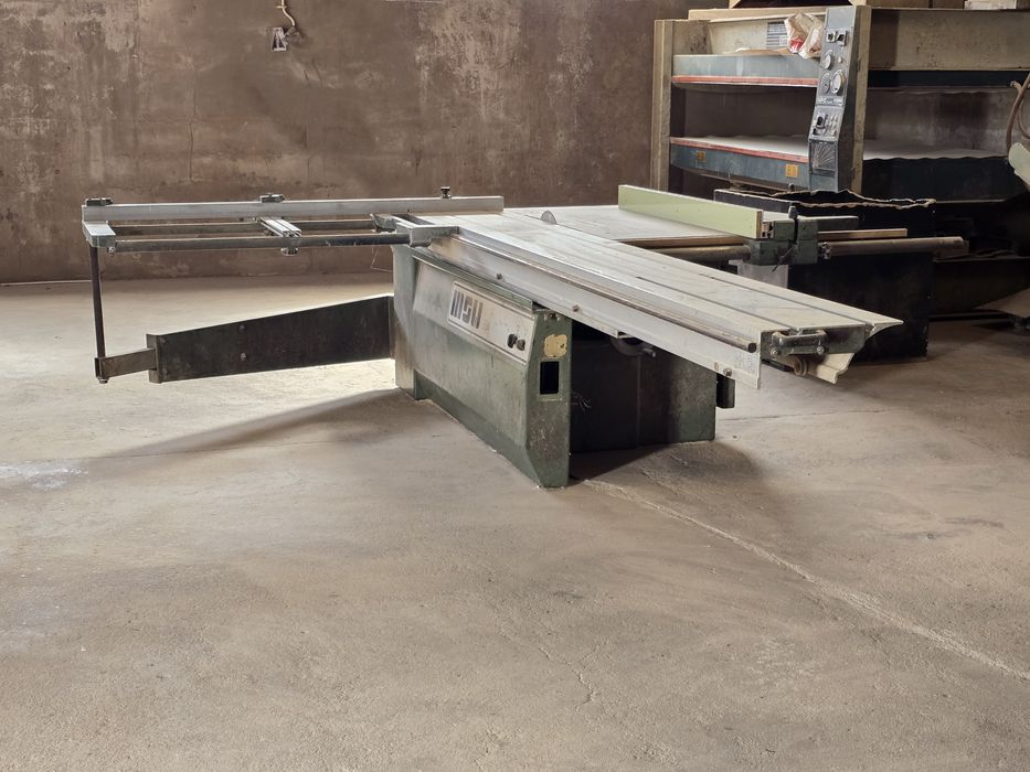 Arrenda-se Espaço Industrial / Fábrica de Móveis Equipada em Beire