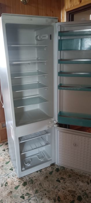 Chłodziarko-zamrażarka (do zabudowy) "Siemens" KI30M470. Wymiary: 179x57,3cm