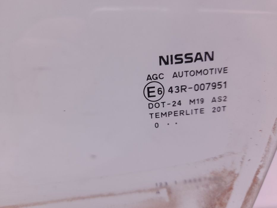 Vidro porta frente esquerda NISSAN Juke (F15)