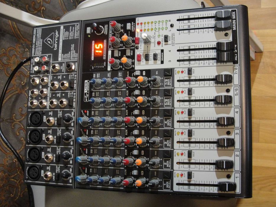 Мікшерський пульт Behringer XENYX X1204 USB