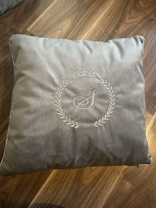 Poduszki poduszka dekoracyjne szare  Hampton S i P monogram komplet