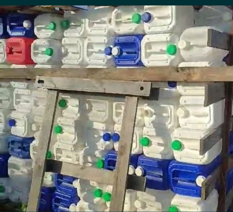 Каністри пластикові