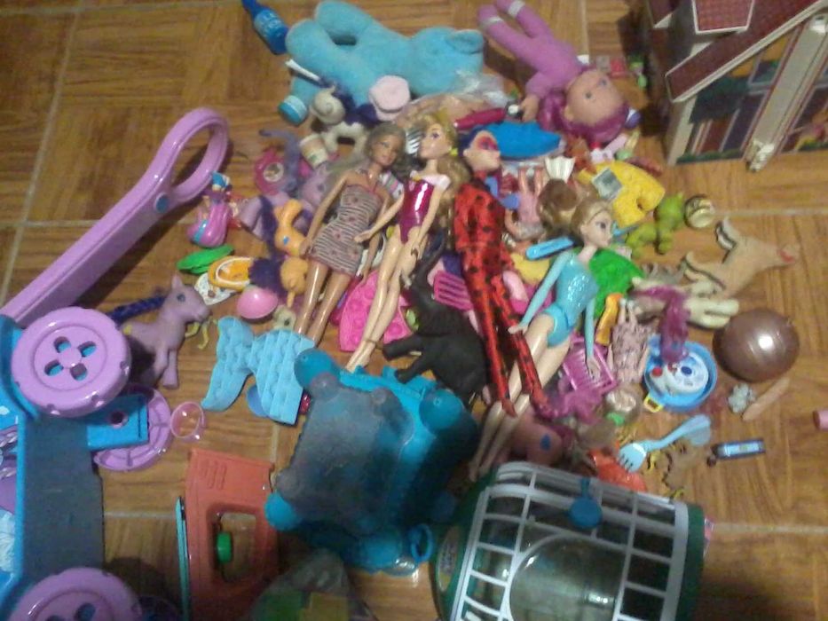 Brinquedos muitos todos por