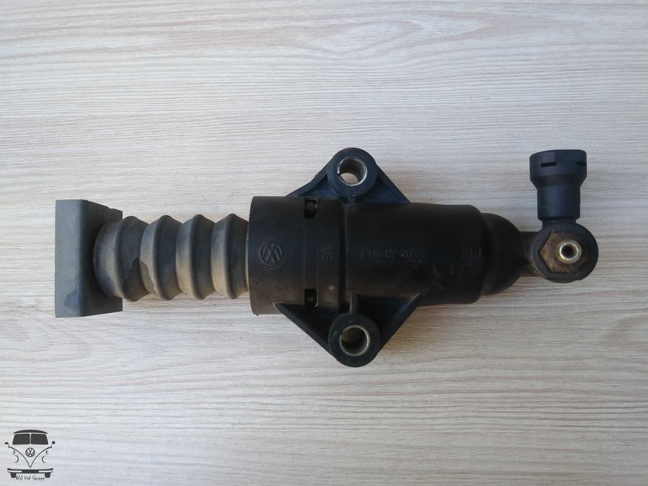 Рабочий цилиндр сцепления Гольф 4 Шкода Октавия Тур Бора Сеат Ауди