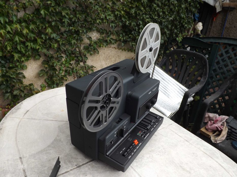 Projektor filmowy 16 mm.