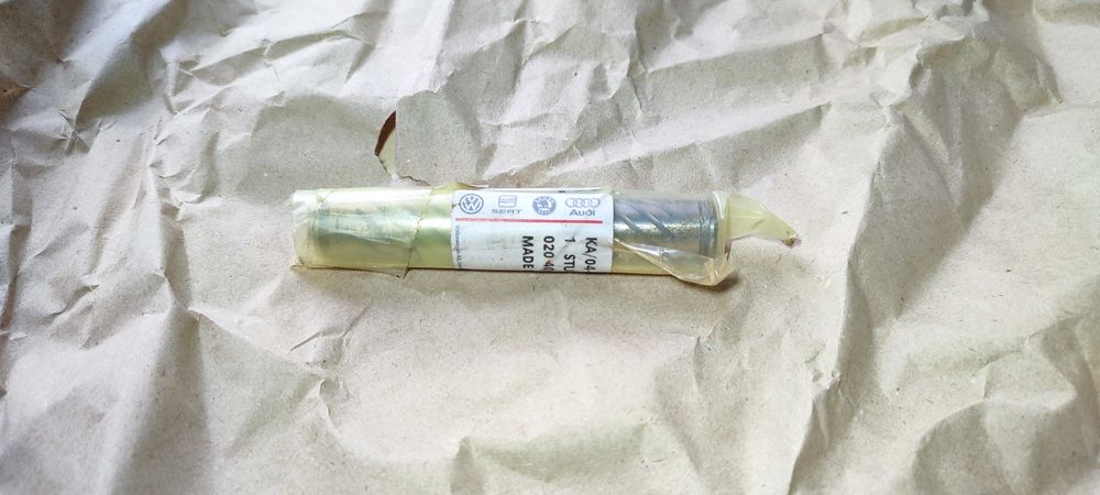 Вісь конічної шестерні VW 020 409 177D