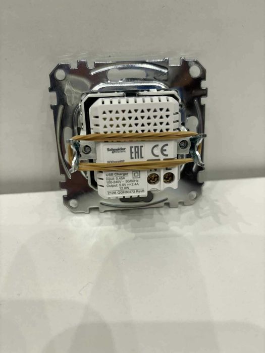 Ładowarka podwójna USB typu A+C 2.4A Brzoza Schneider