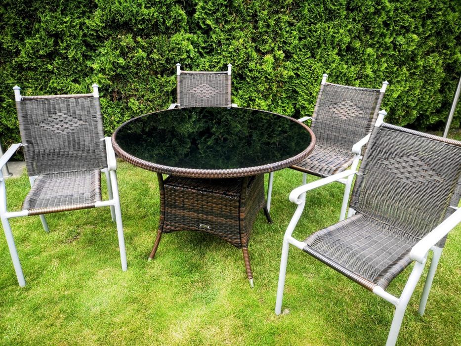 Zestaw ogrodowy stół plus 4 krzesła