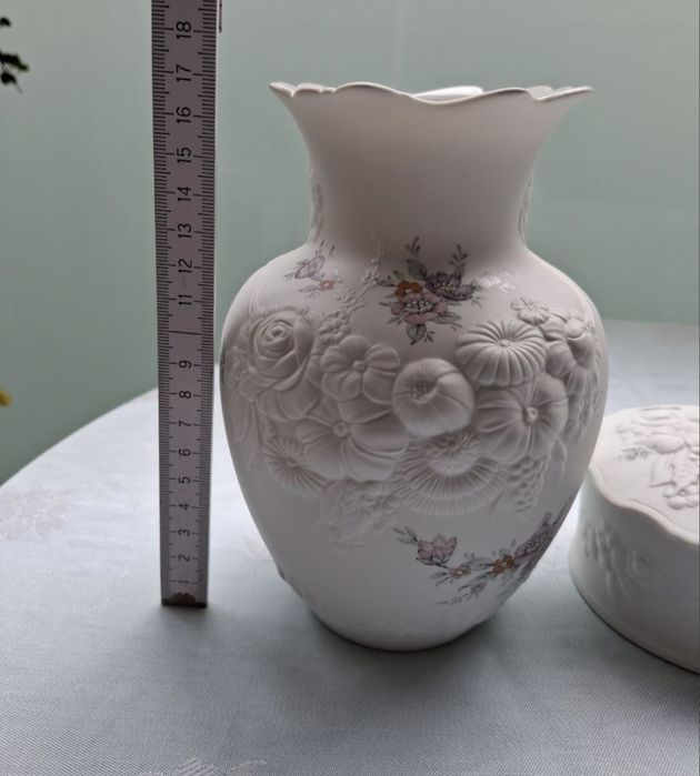 Вази,  скринька  Keiser