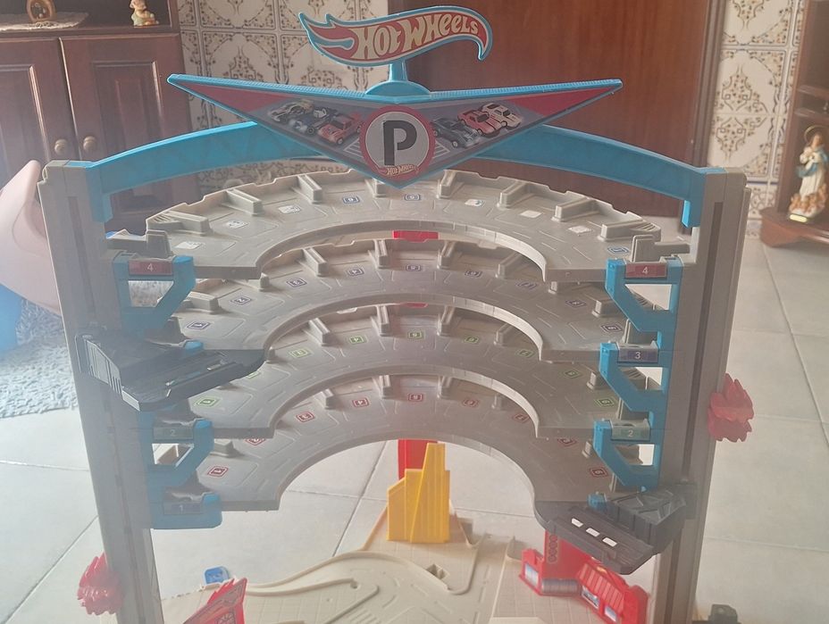 Pista Hot Wheels / Garagem Hot Wheels Grande