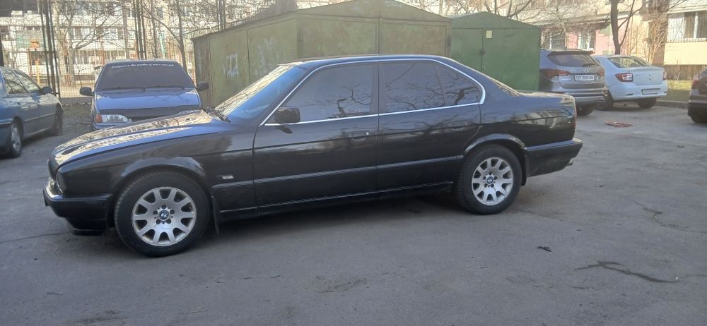 Продам автомобіль BMW 525i