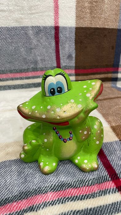 Яскрава керамічна копилка / скарбничка жабка лягушка
