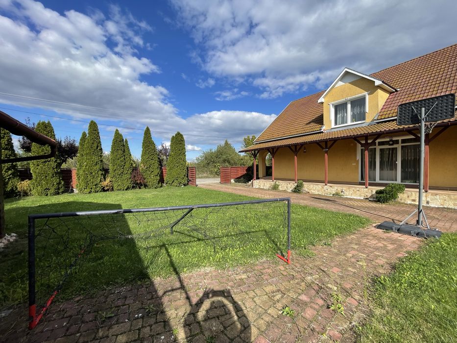 Продаж будинку в с. Великі Береги, 233 м. із сонячною системою панелей