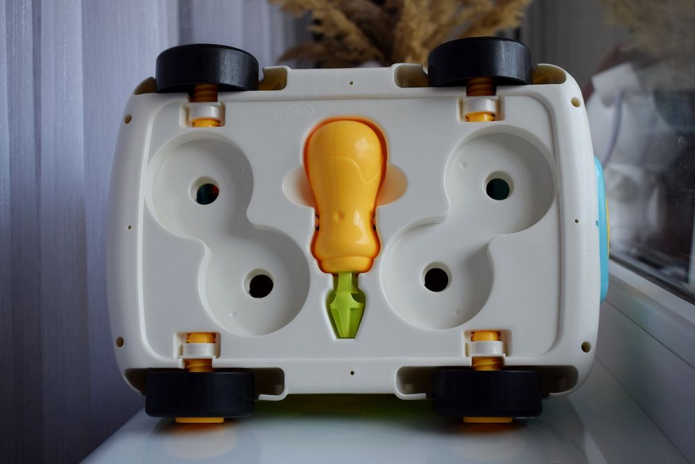 Машинка-каталка музична