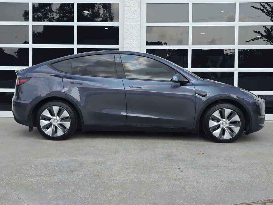 Tesla Model Y Long Range      2021