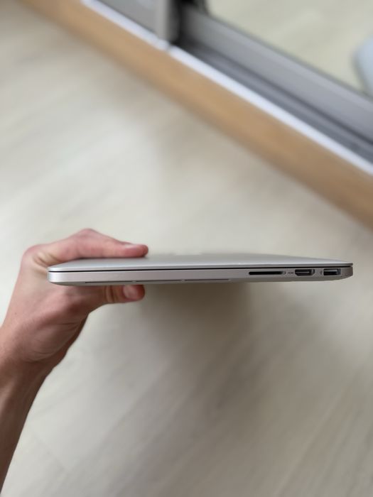 Macbook Pro 2015 8 128 гарний стан