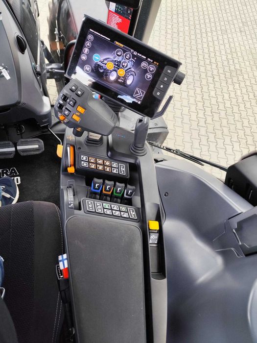 VALTRA Q305 fabrycznie nowy