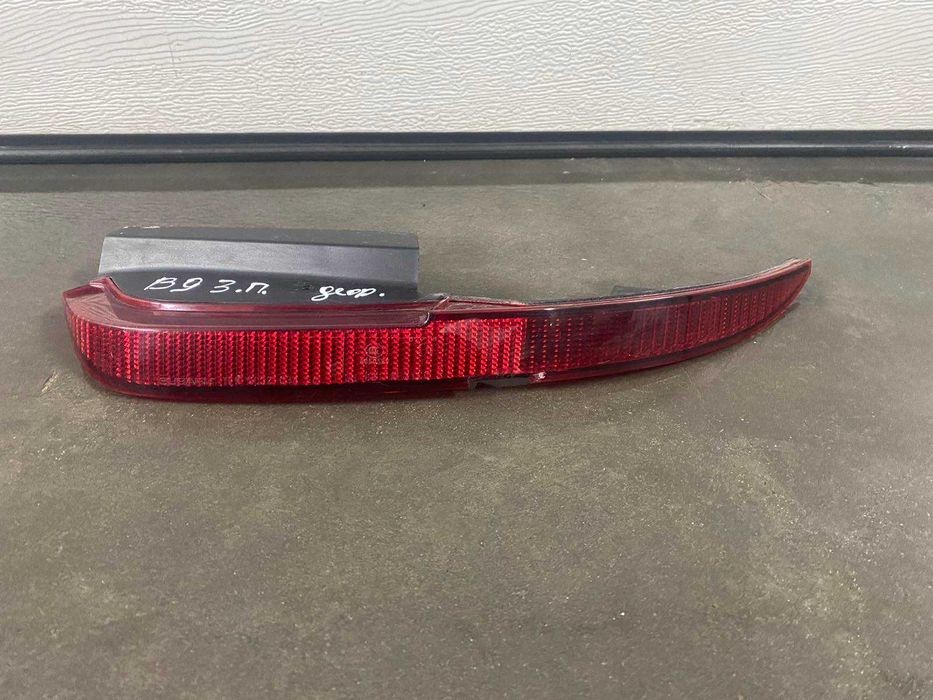 Катафот відбивач отражатель габарит правий Subaru Tribeca B9 дефект