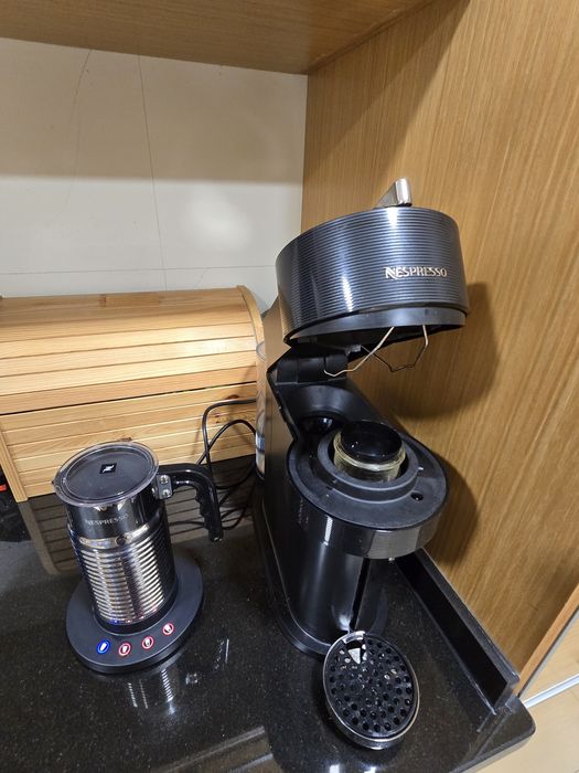 Nespresso Vertuo Next Black e Aeroccino 4