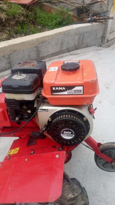 Vendo moto enxada  em ótimo estado pouco uso com dois jogos de freses