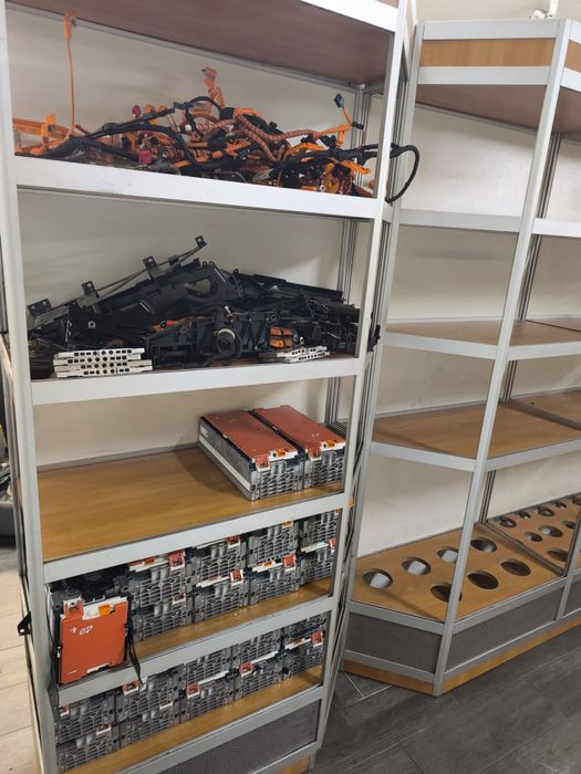 Ремонт електро автомобілів та батарей.