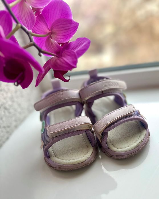 Продам босоніжки на дівчинку