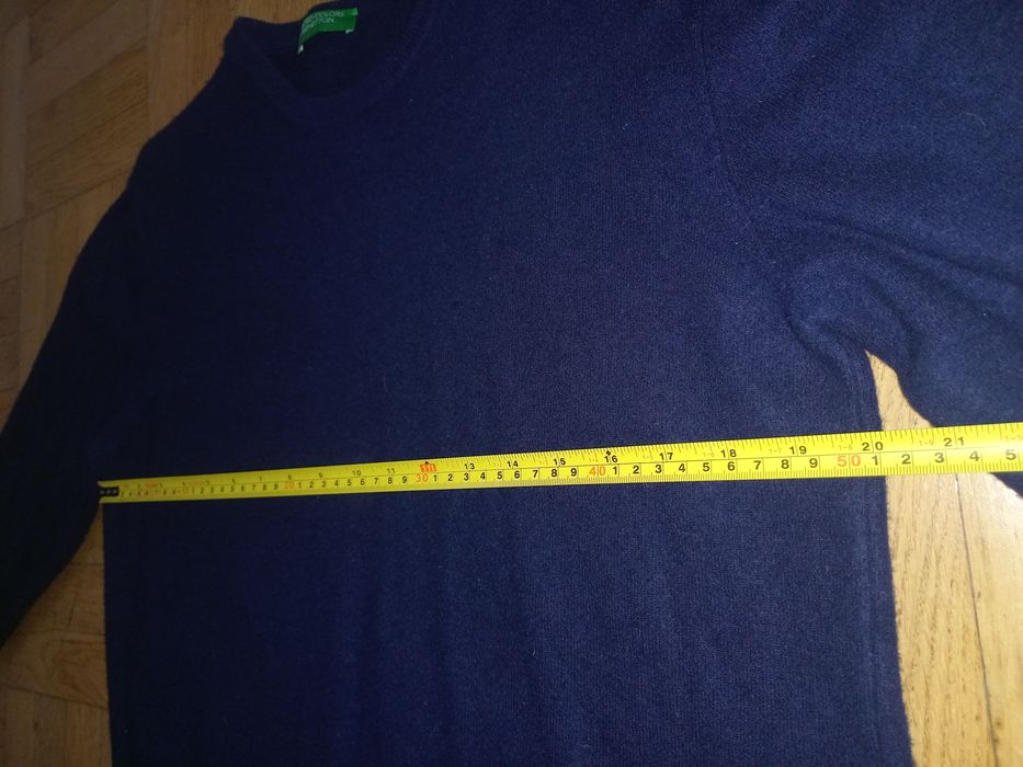 Продам свитер шерсть Benetton p S