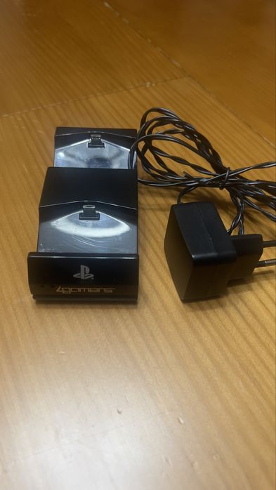 Carregador de comandos PS4