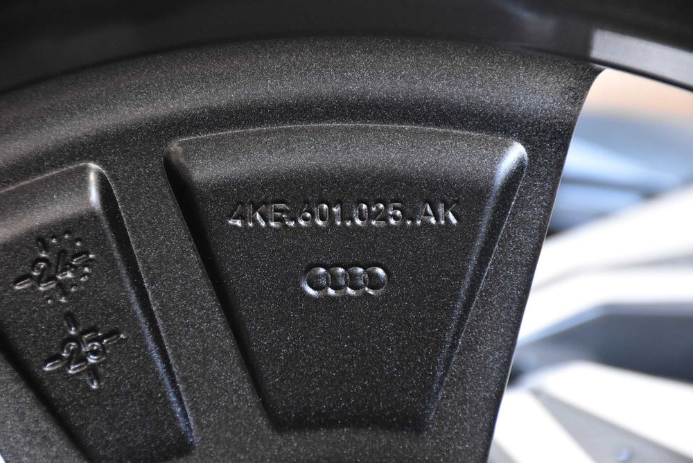 Nowe felgi OEM Audi A4 B9 A5 S5 B10 8B3 Q5 SQ5 8MA A6 C8 C9 4P0 Q3 19"