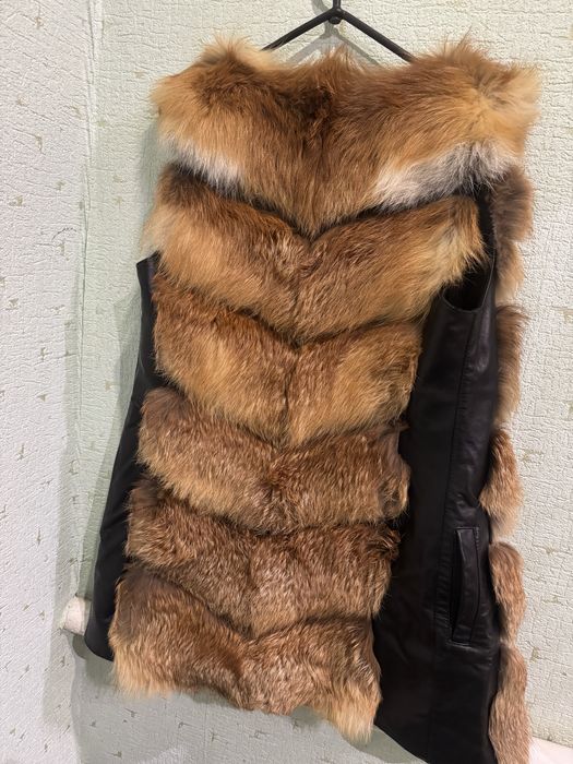 Продам жилетку з хутра лиса!
