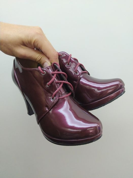 Skaloni półbuty czółenka buty damskie 37 wkładka 24