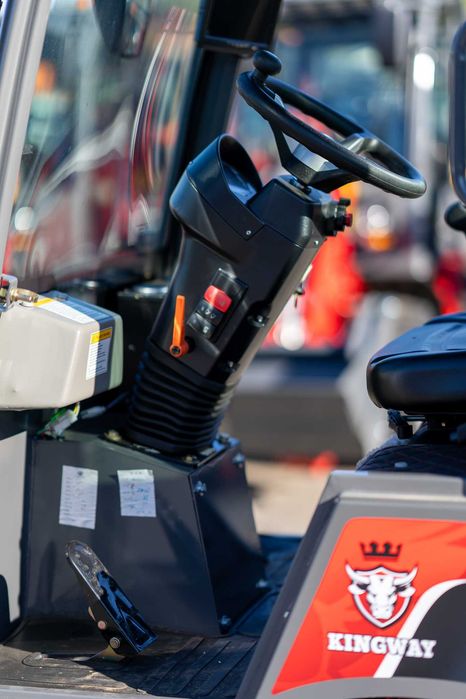 ładowarka kołowa 4x4  szerokie koła