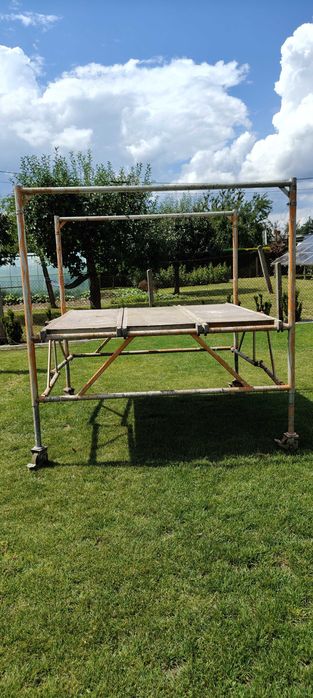 sprzedam rusztowanie jezdne na kółkach