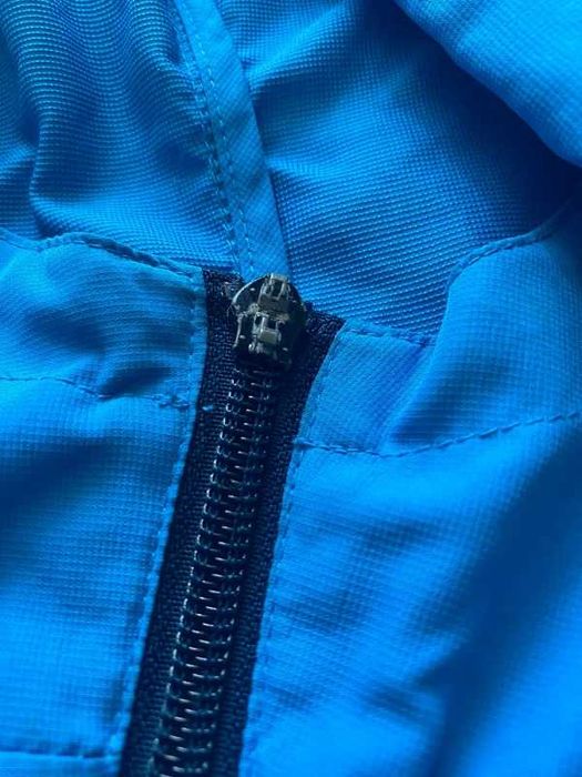 Kurtka Nike niebiesko-granatowa z kapturem – rozm. 152-158cm