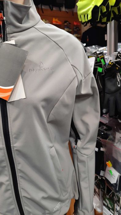 Kurtka damska ( softshell ) Bergson ( rozmiar M )